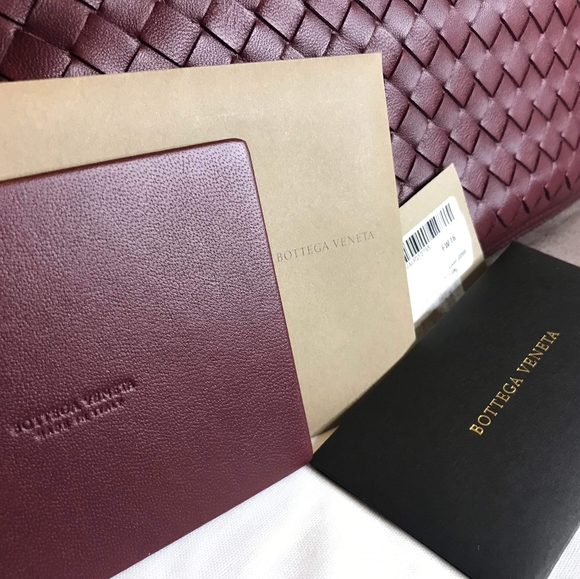 BOTTEGA VENETA ♨️VINTAGE Entrecciato HOBO Handbag in maroon - Picture 4 of 15